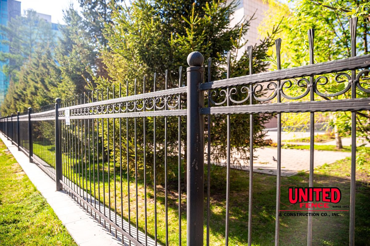 Searching for Commercial Aluminum Fences? Here’s What You Really Need to Know cover